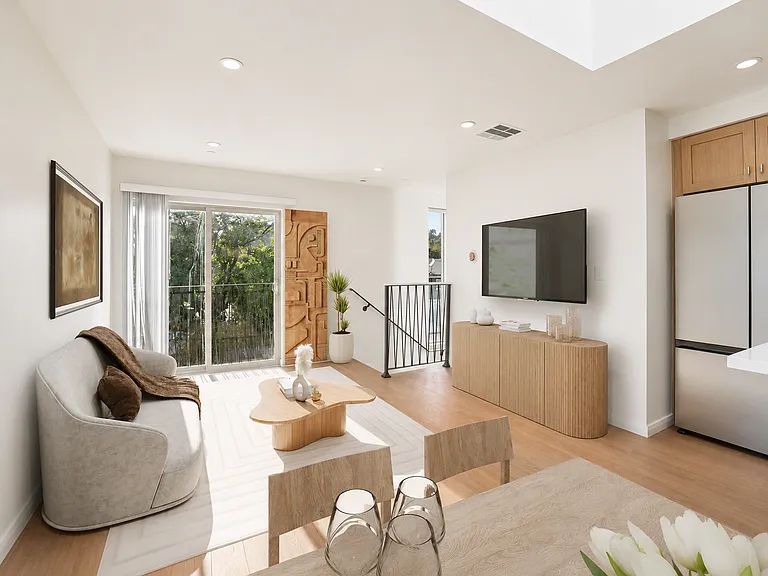 6162 3/4 Oak Crest Way — Photo 2