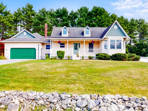 33 Waters Edge Drive, Lewiston, ME 04240