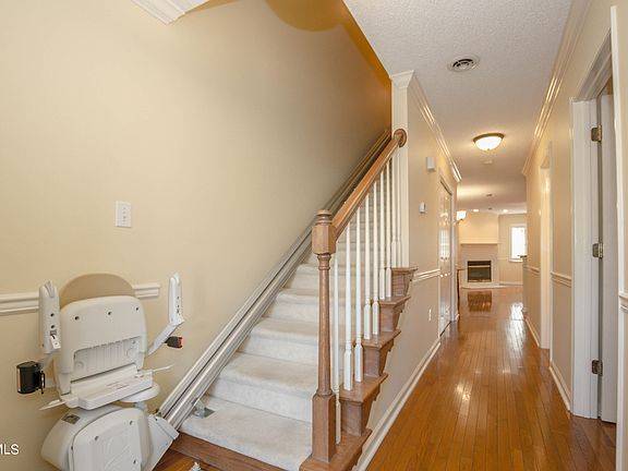 5th image of 615 Franklin Square Ct Unit D