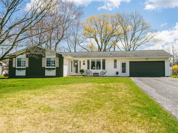 585 Bridgewood Dr, Rochester, NY 14612