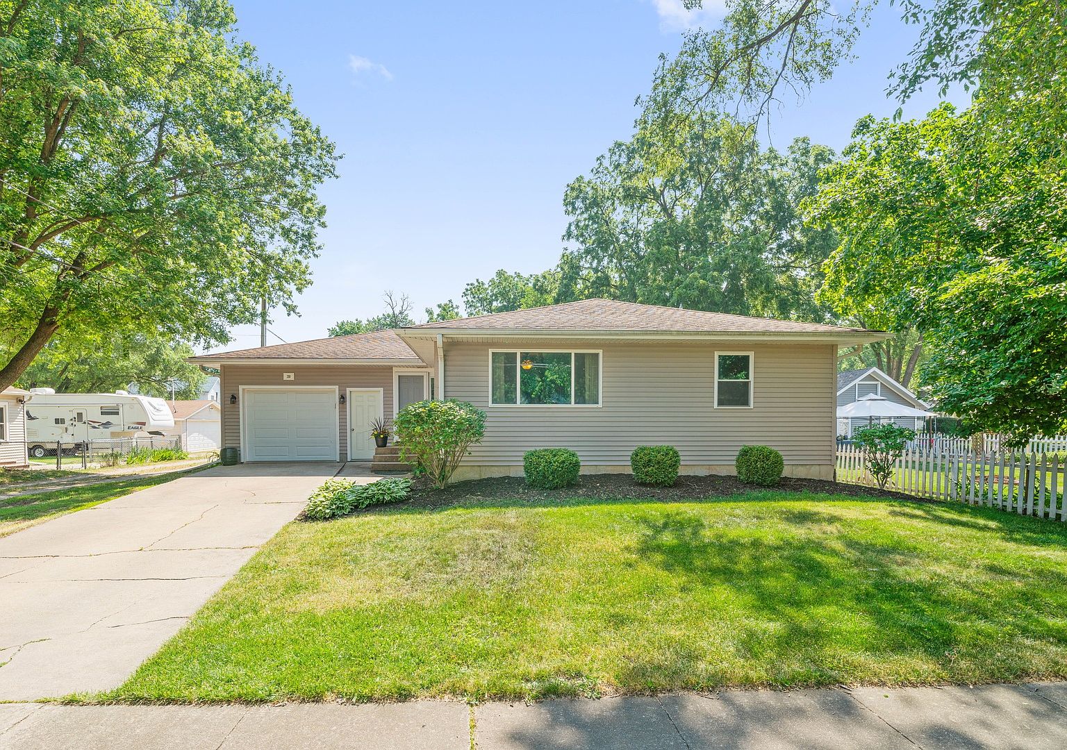 210 N State St, Genoa, IL 60135 Zillow