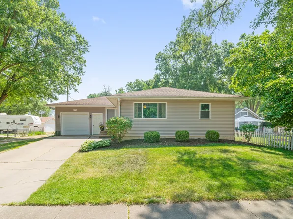 210 N State St, Genoa, IL 60135