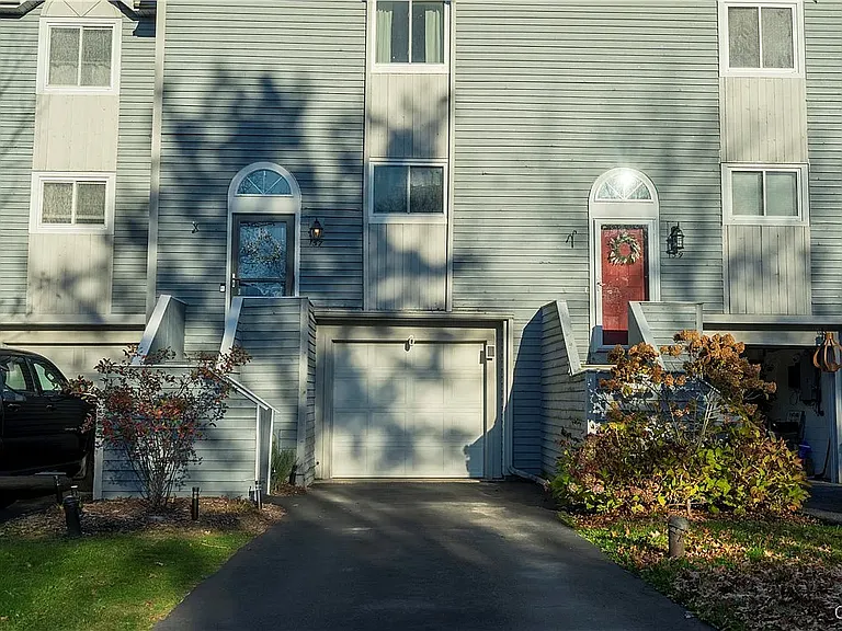 157 Iron Oak Cir — Photo 2