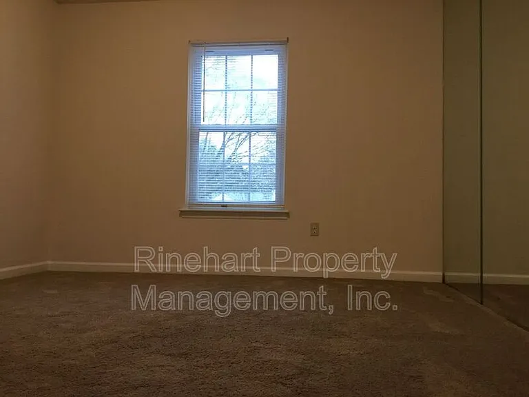 1573 Hunt Club Ct — Photo 16