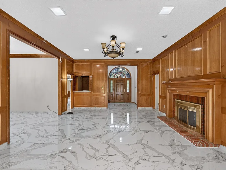 2105 Rolling Oak Ln — Photo 6