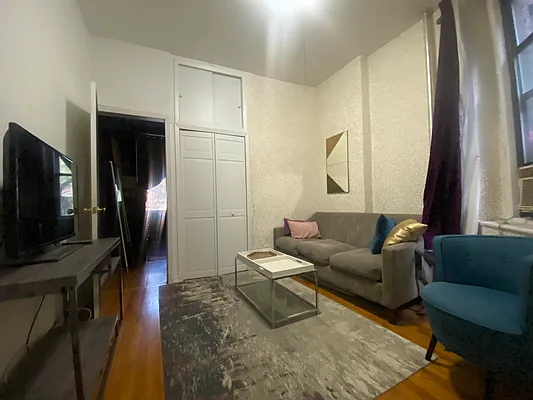 Rented by SIMPLR | media 11