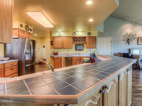 4th image of 1352 Gilbert Rd