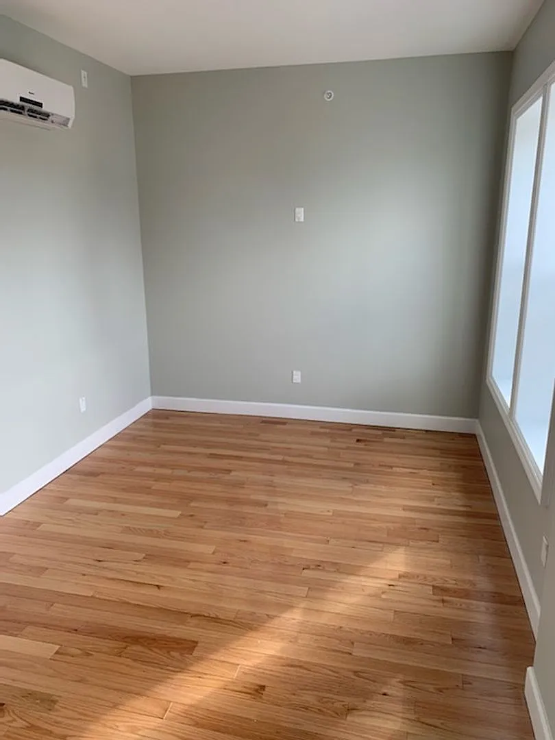 531 Clinton Ave — Photo 3