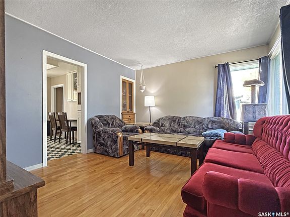 3rd image of 660 3rd Avenue NE