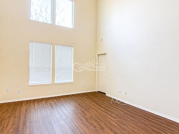 3rd image of 147 Hiver St