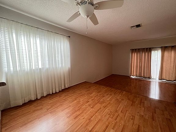 3rd image of 10480 Sunland Blvd APT 50