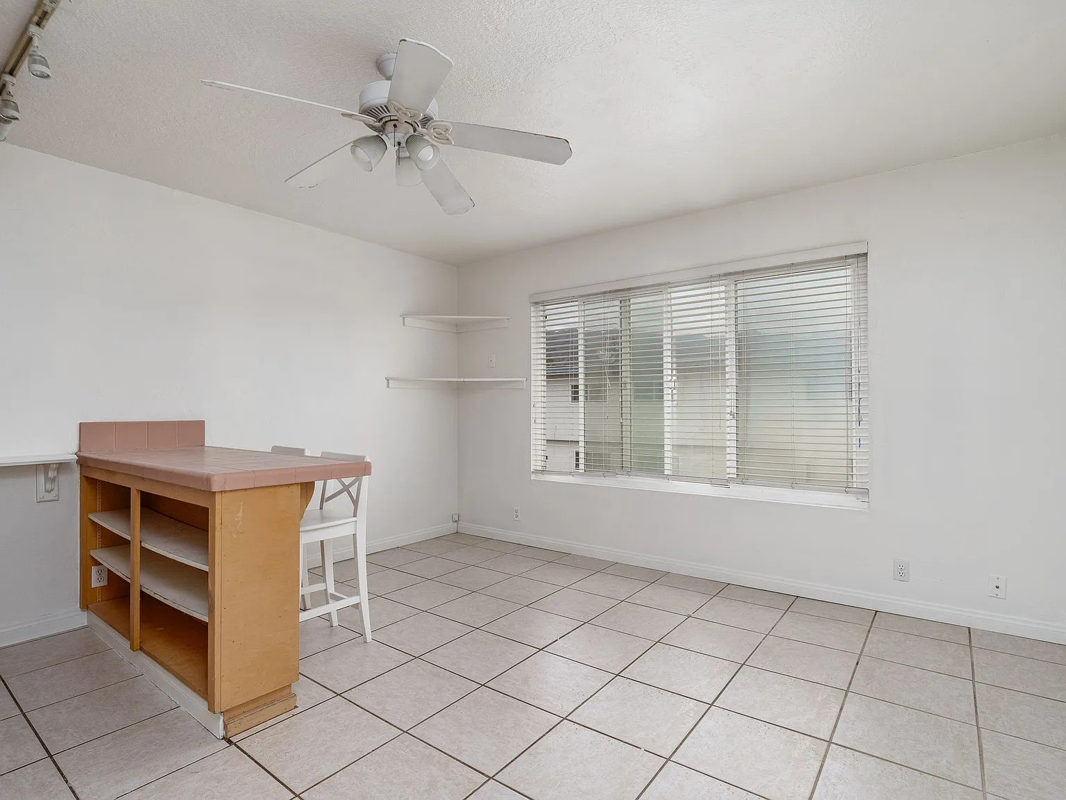 Studio, 560 sqft, $2,350 — Photo 2