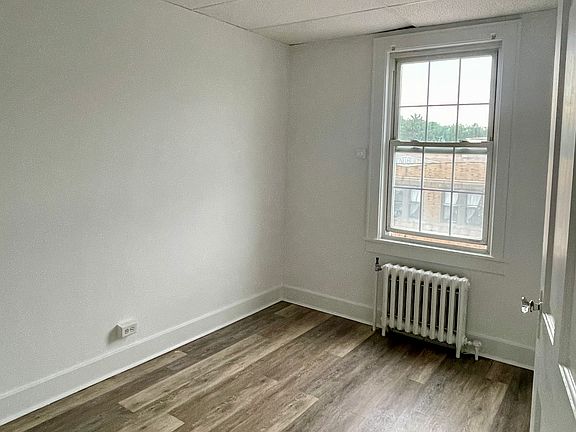 4th image of 720 Warren St APT 8