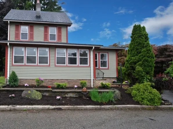 7 Lindsley Rd, Little Falls, NJ 07424