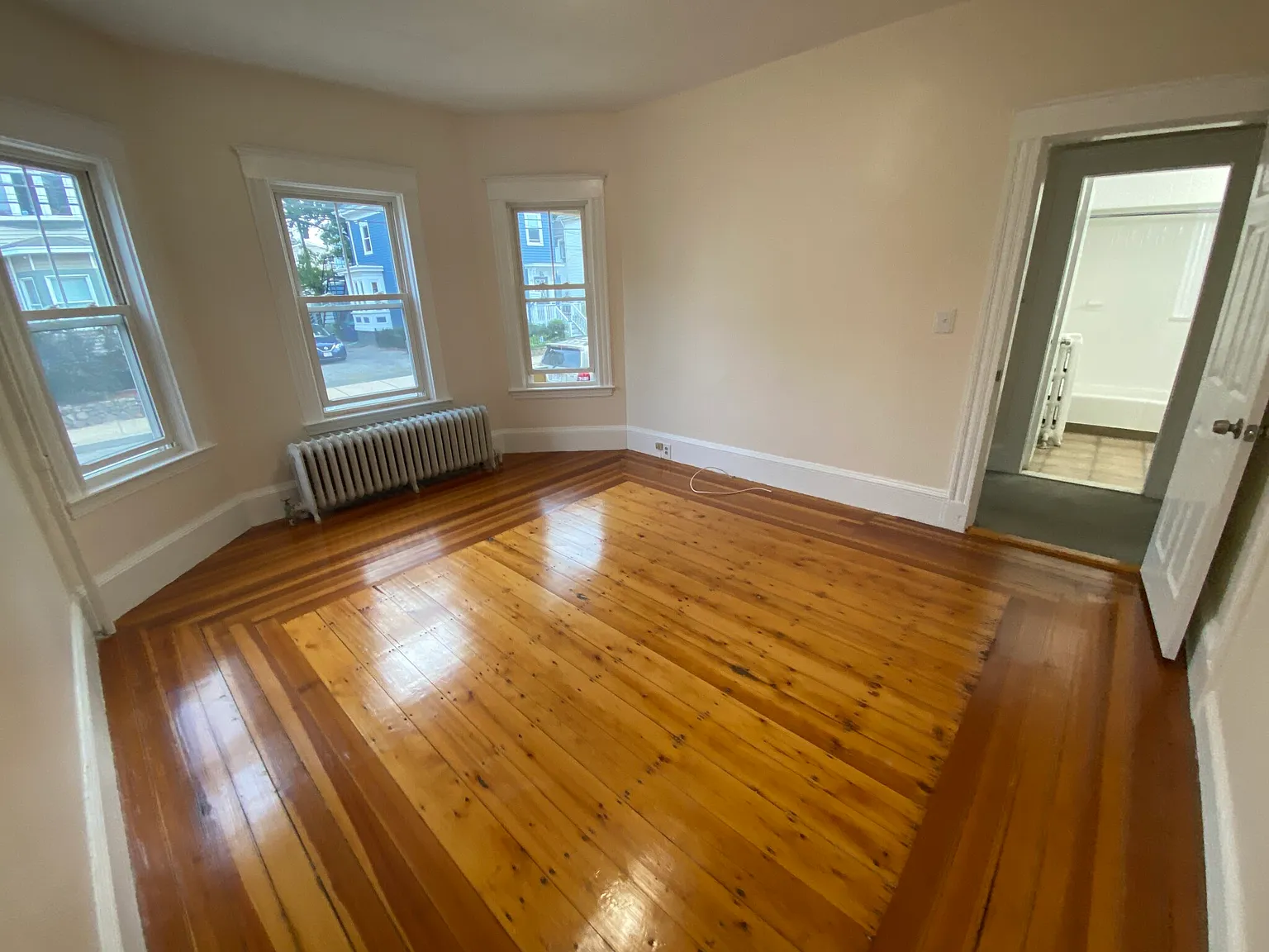 33 Everett Ave — Photo 2