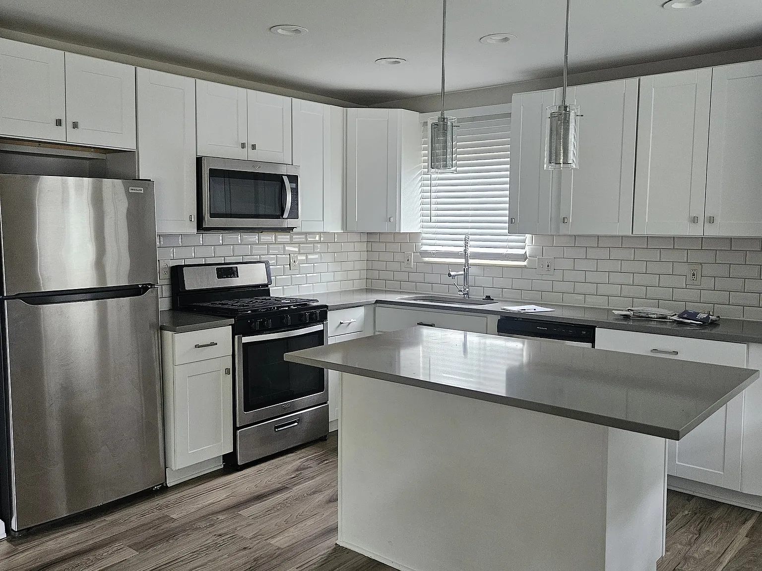 87 W Barrett Ave — Photo 4