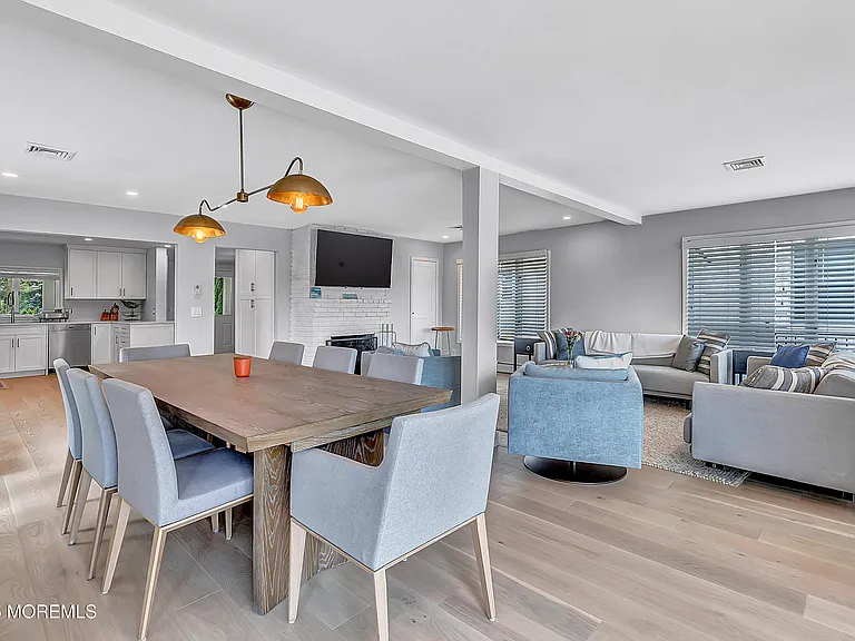 637 Beacon Blvd — Photo 10