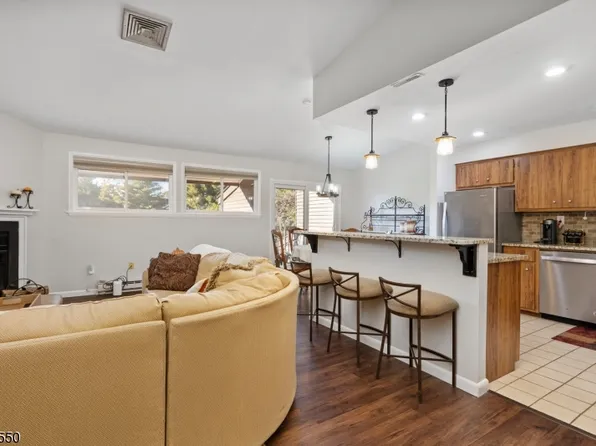 12 Glenside Dr, Clinton Twp., NJ 08801