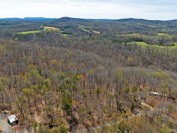 3rd image of 9 Oak Dr