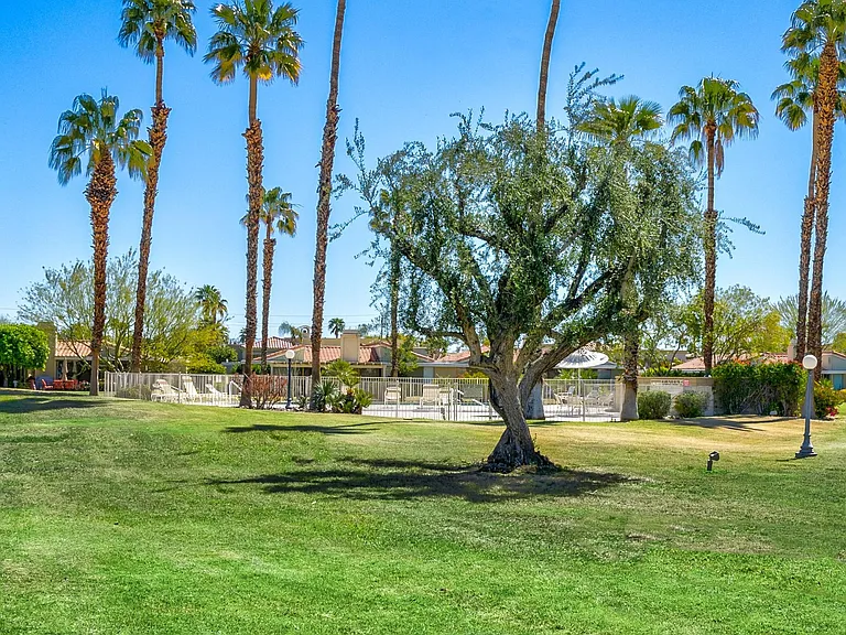 72385 Beverly Way — Photo 13