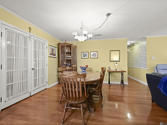 5th image of 40119 La Rochelle Rd