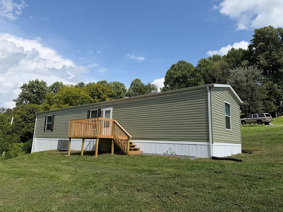 597 Beechwood Rd