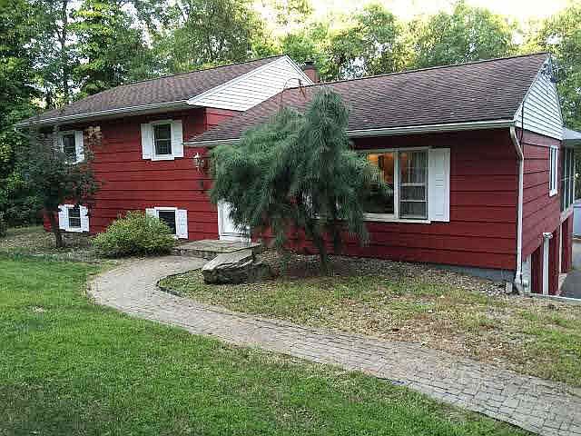 1st image of 8 Woodland Dr