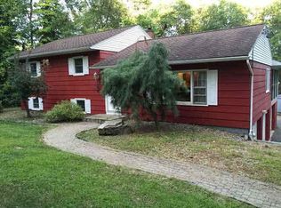 8 Woodland Dr, Highland, NY 12528