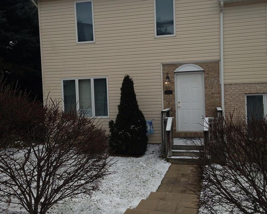 Large 2br/2.5 bath townhouse C/A, W/D, D/W, deck off dining room