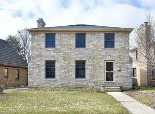 5515 N Hollywood Ave, Whitefish Bay, WI 53217