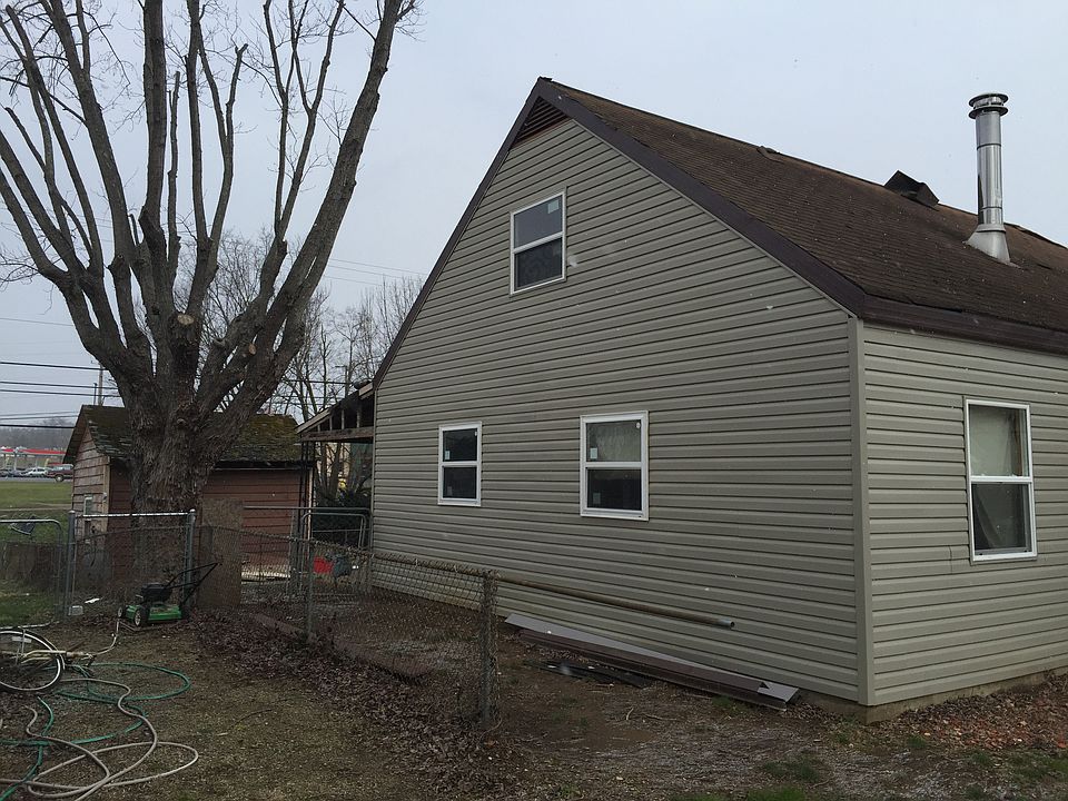 2nd image of 511 E Third St
