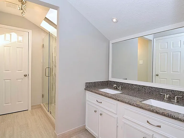 Briar Forest Dr — Photo 12