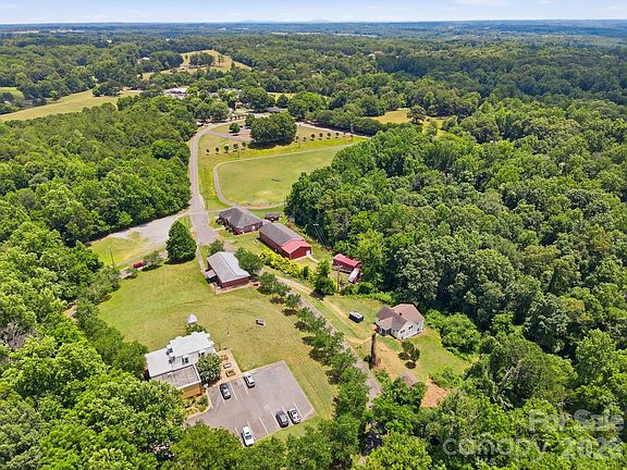 5th image of 121 Piedmont Dr