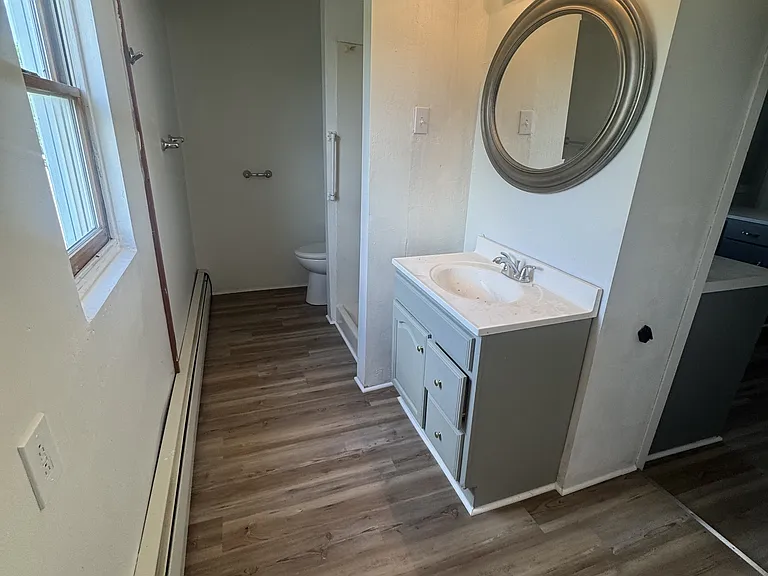 251 E Maple St — Photo 7