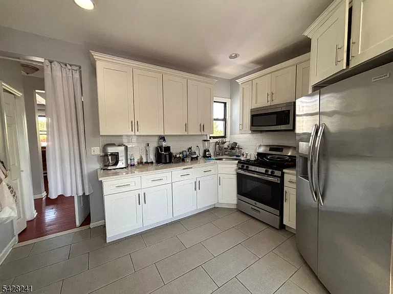 276 Morris Ave #3 — Photo 3
