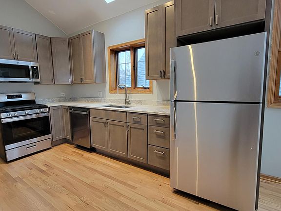3rd image of 2117 W Wellington Ave APT 3