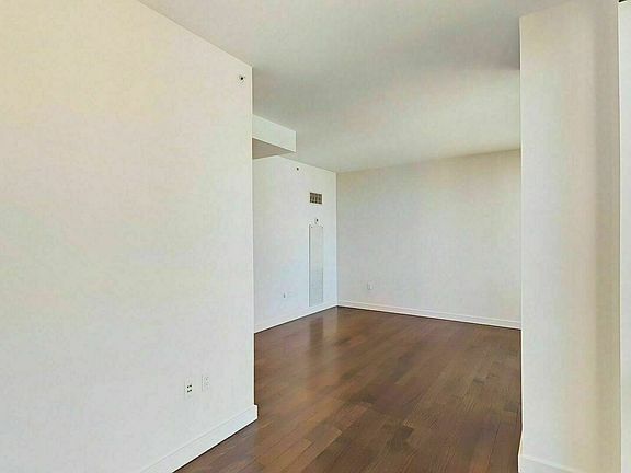 4th image of 200 W 67th St APT 16D
