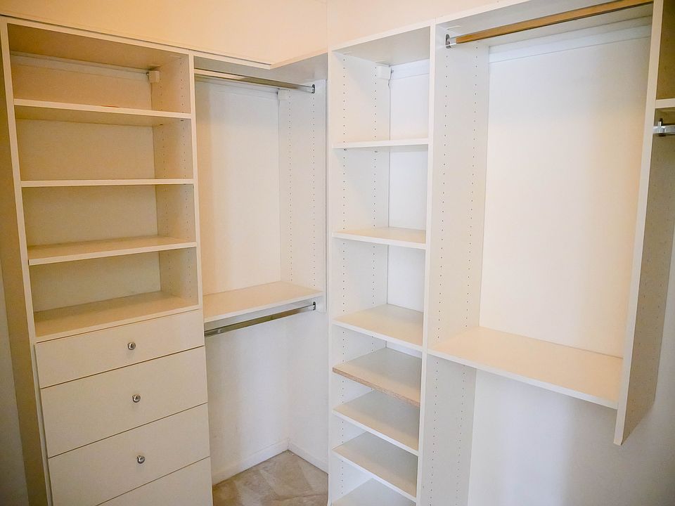Walking Closet