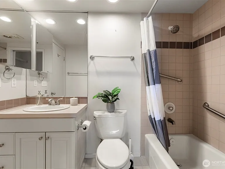 2400 8th Ave N #1 — Photo 30