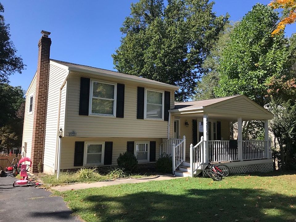 2nd image of 4910 Fairlake Ln