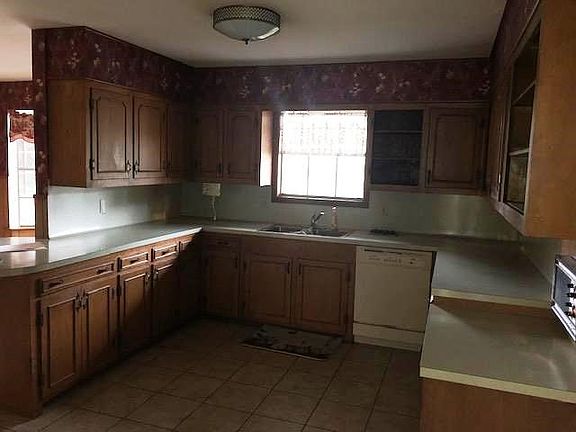 3rd image of 6675 Jefferson Blvd