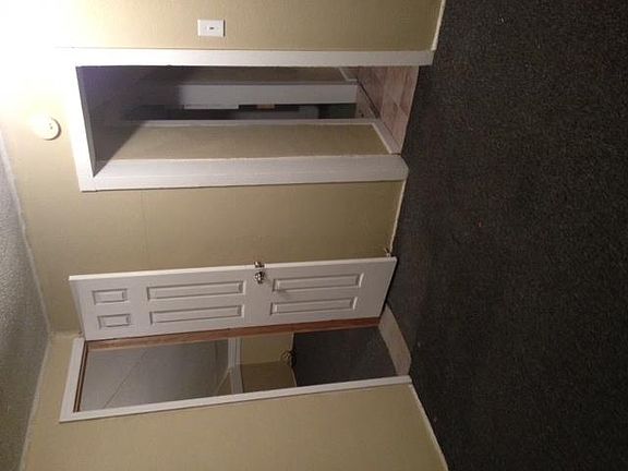 5th image of 1052 Elm Ave