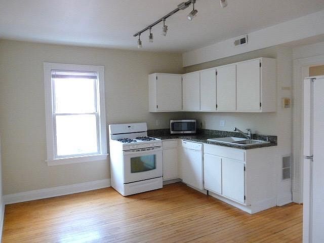 1st image of 862 N Ashland Ave #2