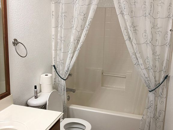 4th image of 4005 Vista Greens Dr