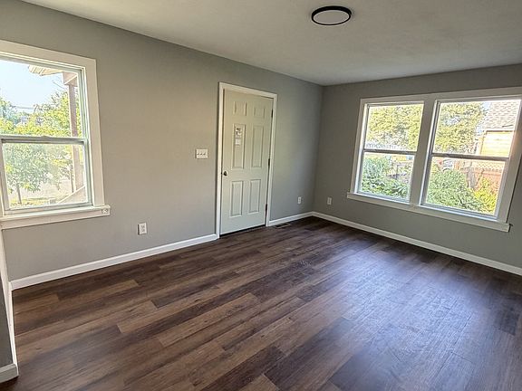 4th image of 935 W 20th St