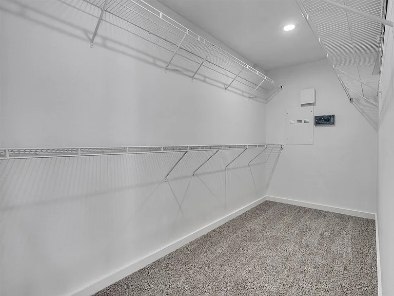 6935 Yellowstone Way Dr — Photo 32