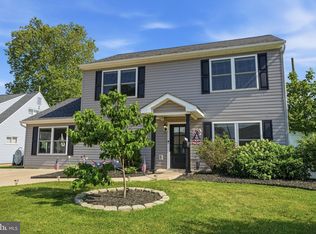24 Idolstone Rd, Levittown, PA 19057