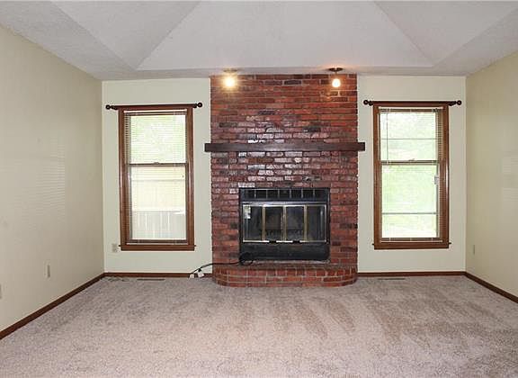 3rd image of 203 SE Brownfield Dr