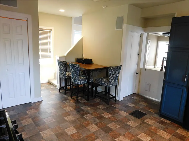 321 N Main St — Photo 2