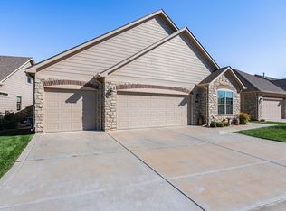 4800 N Prestwick Ave, Bel Aire, KS 67226